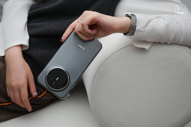 华为Mate 70 Air 轻薄旗舰：Air 的手感，Mate 的体验 第13张