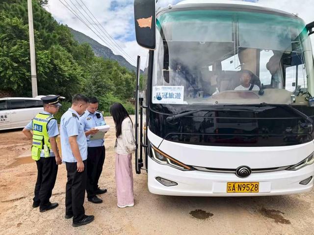 丽江市文化市场综合行政执法支队：守好丽江暑期“文旅安全线”