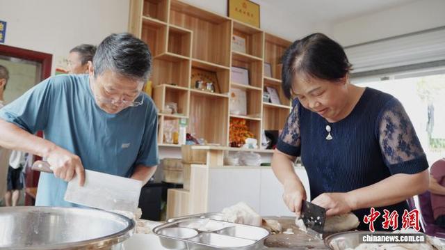 “候鸟”旅居 贵州大方小村庄的“避暑经济”持续升温