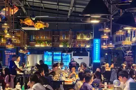 接单到凌晨2点！夜幕深了，杭城“夜宵顶流”的五一假期过得怎么样？图片