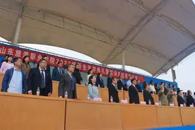 山东旅游职业学院举行2023级新生开学典礼暨军训总结表彰大会图片