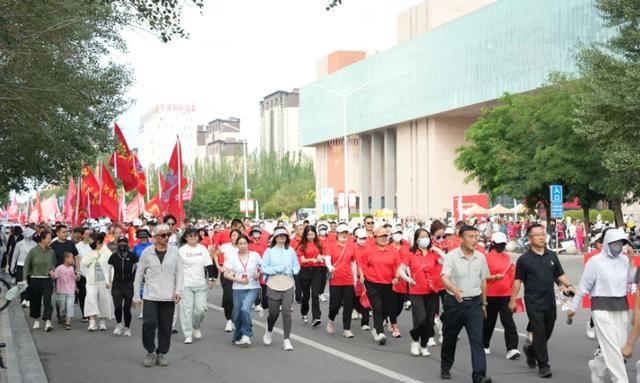 “穿越内蒙古”全民健身徒步接力赛第五站亮相巴彦淖尔