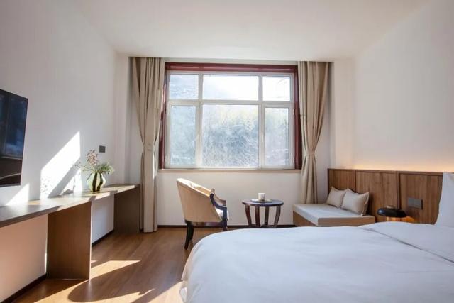 潭溪山“冻”真格了！今日实拍百米冰瀑惊艳成型，这个冬天等你赴约