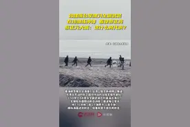 台军演习全副武装在沙滩练冲锋，郭正亮傻眼，蔡正元喊：这什么时代？图片