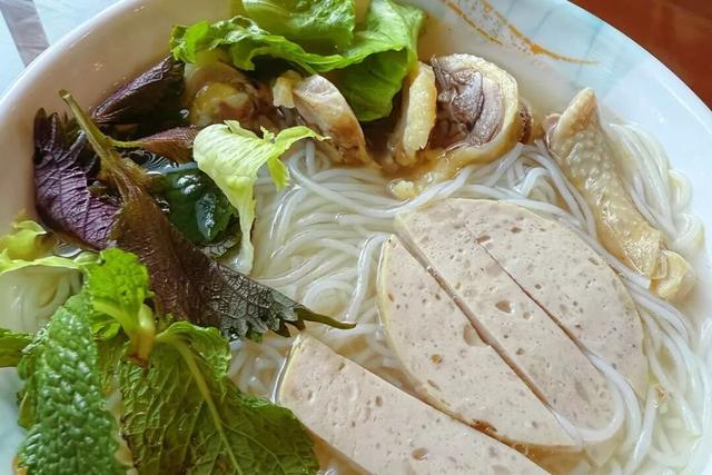 东兴跨境游引央视关注，带你探索边境特色景点和美食~