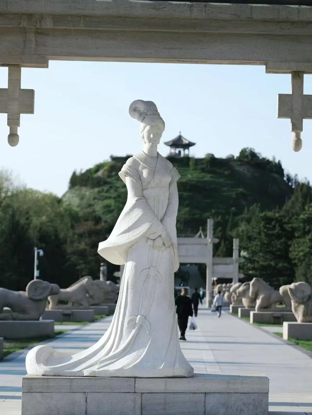 假期去哪玩？这本《呼和浩特旅行玩法指南》请查收！