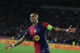 拉菲尼亚帽子戏法，巴萨大胜拜仁完成复仇图片