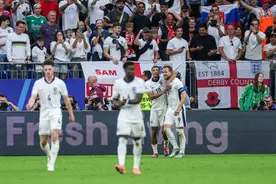 绝境逢生，英格兰险些阴沟翻船，“倒挂金钩”救主图片