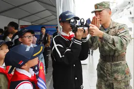 海军成立纪念日舰艇开放活动在上海举行图片