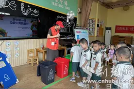 垃圾分类入校园 绿色风尚启新程图片