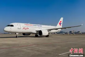 中国东航第10架C919交付入列图片