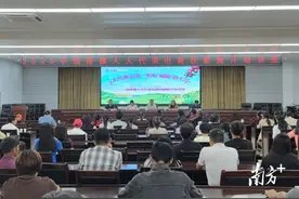 钱排人大代表“充电”学带货，三华李网销再加码图片