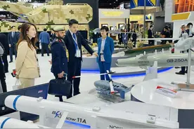 尖端防务科技汇聚中东 中国展台热度高涨图片