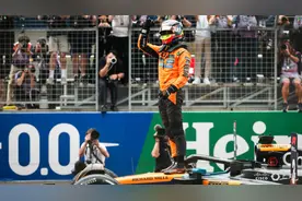 动力图｜F1中国大奖赛皮亚斯特里杆位夺冠，周杰伦、林志颖现场观赛图片