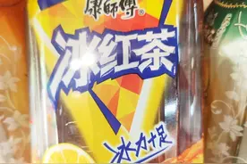 网红饮品涨价引发网友热议 记者发现瓶身已印上建议零售价3元内的饮料越来越少图片