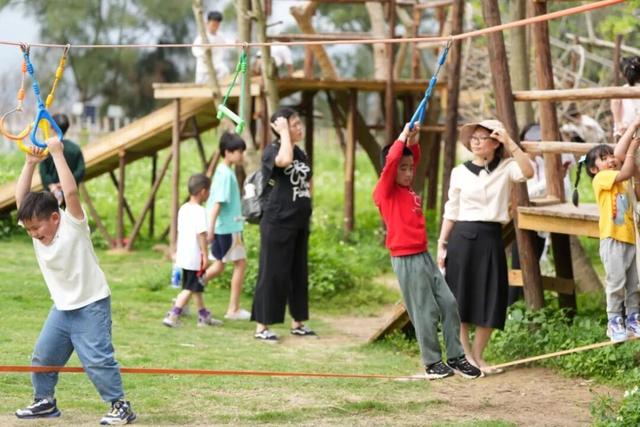 是时候爆火了，这座“天赋异禀”的小山村，来了就想当”新村民”！