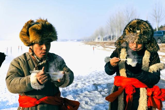 冰雪节的超绝冰雕来自哪里？今天大黑河上的号子声给出了答案