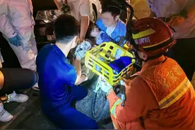 给共享单车私加自制“儿童座椅”致儿童卡脚，丰台消防紧急救援图片