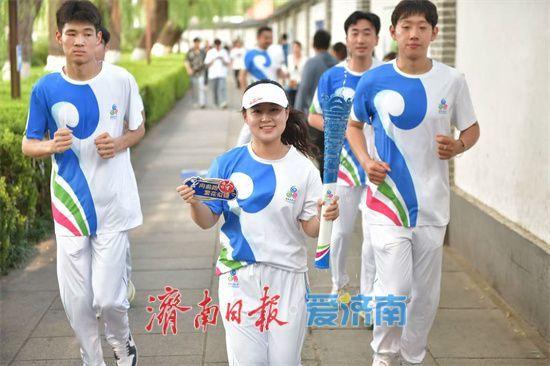 2025济南国际泉水节“泉炬”传递活动完美收官