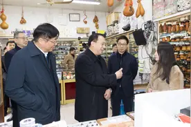 上海市长走进外企和临街个体工商户，调研第五次全国经济普查现场登记工作图片