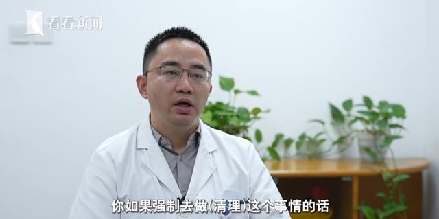 家里清出30吨！男子崩溃