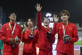 （体育）田径——世青赛：中国队获4x400米混合接力铜牌图片