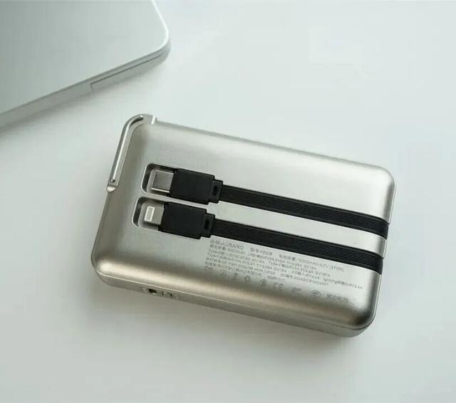 对不起，我把你未来的充电宝提前发明了……