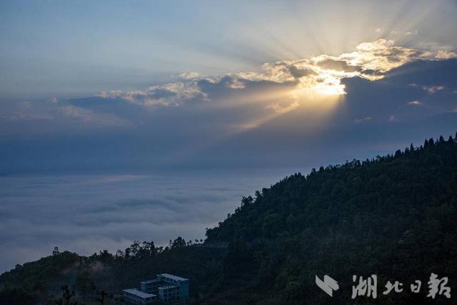 组图|圣水天池佛宝山