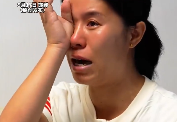 女子1岁被拐 养母割掉其胸口红痣