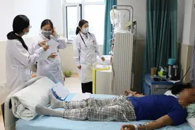 父亲捐造血干细胞救子，医患同心为这个年轻人续写生命奇迹图片