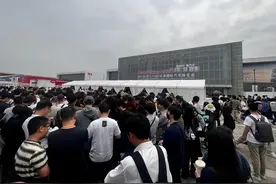 北京车展变追星现场，“雷军去哪了”上热搜，新车热度被抢图片