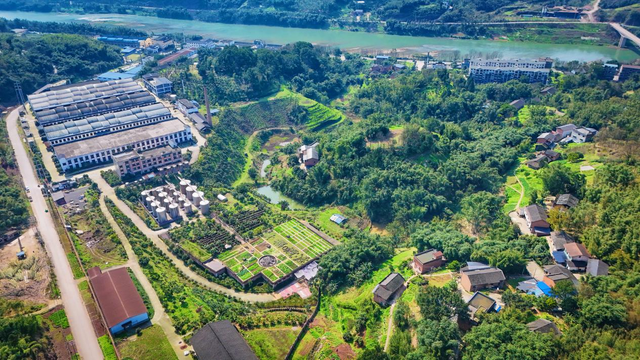 小城看中国⑩ |贵州赤水：丹霞为舟、美酒作楫，扬帆酒旅新高地