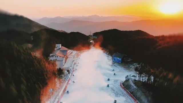 南方雪山，滑雪靖安！靖安国际滑雪场12.28开启试营业，家门口的滑雪自由来啦~