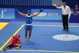 男子武术散打，中国队连夺两金！图片