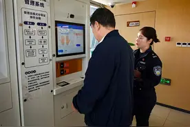 打造更加高效便民服务 北京公安多功能自助一体机试点运行图片