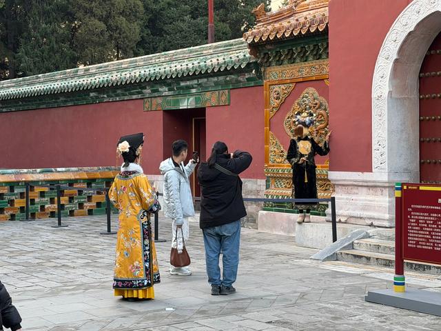 公园里的隔离带越来越多，如何阻止商拍又不影响沉浸式游览？