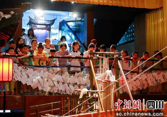 当City Walk遇上古籍 一场文化漫步从川图开启