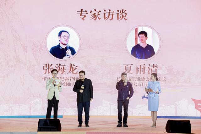 一幅“深秋的富春山居图”，“空降”上海黄浦江畔