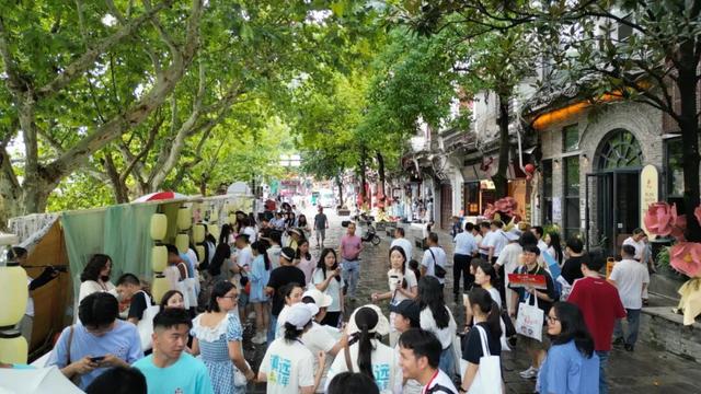 "青春遇见贵州·镇好遇见你”<span>——</span>黔东南镇远古城七夕上演千年之恋