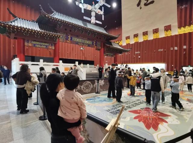 潍坊新春“打卡热地”！博物馆里都“长”满了人