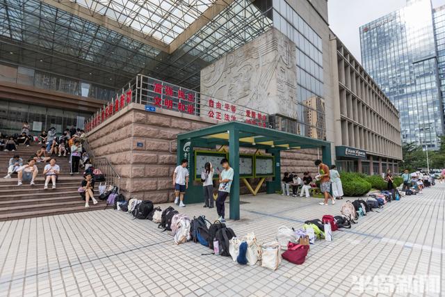比景区更火！暑期青岛图书馆“一座难求”