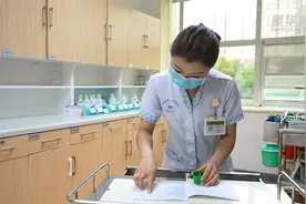 新华全媒+｜我们的护士妈妈图片