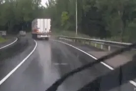 雨天出行，注意安全图片