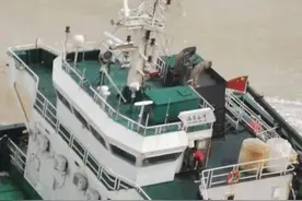 紧急救援|黄海海域一货船在大风浪中失去动力遇险  东海救助局船机联合施救 11名船员转危为安图片