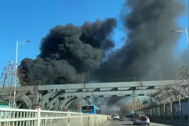 山东德州黑烟滚滚还伴随巨响，网友称“窗户都晃了”，当地回应图片