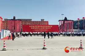 沿着丝路遇见你·最美铁路人｜中铁二十一局建设者修通枢纽铁路 新疆哈密崛起陆港中心图片