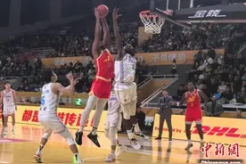 CBA：广厦男篮重返“圣杭体” 大比分战胜福建男篮图片