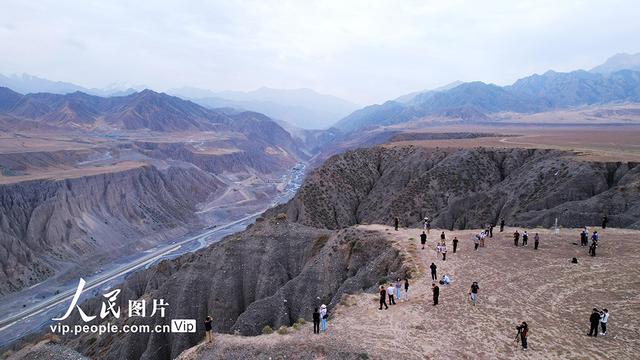 新疆乌苏：壮美大峡谷