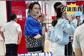 向佐短裤配黑丝，梳小麻花辫引关注图片