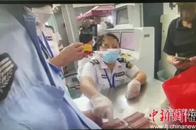 男子欲带鞭炮乘坐动车 铁警依法制止图片